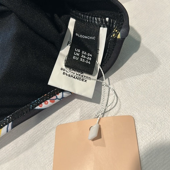 BloomChic Boho One Piece Black Floral Swimsuit Size 22-24 New - Picture 5 of 8